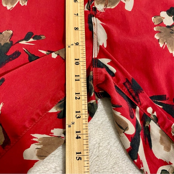 Chico’s Red Floral the Platinum Jegging Size 16P - Picture 10 of 15